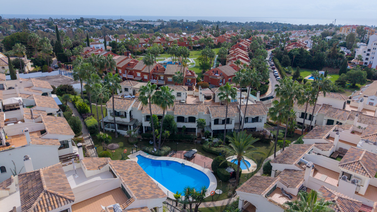 4 Bedroom Townhouse in Estepona