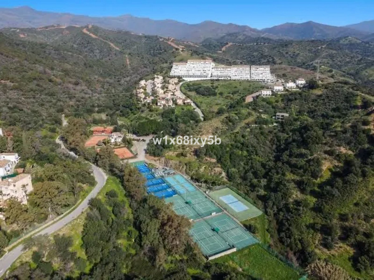 898 m² Plot in Estepona