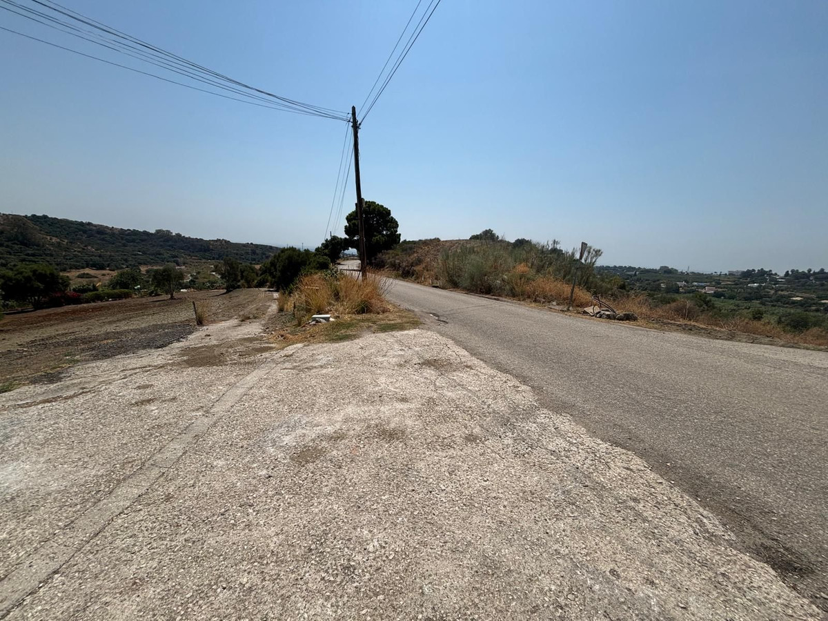 8,900 m² Plot in Estepona