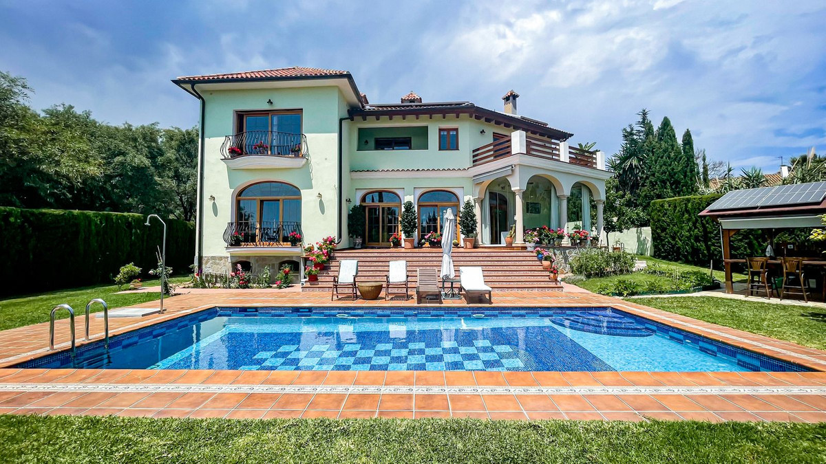 Villa til salgs i El Rosario, Marbella