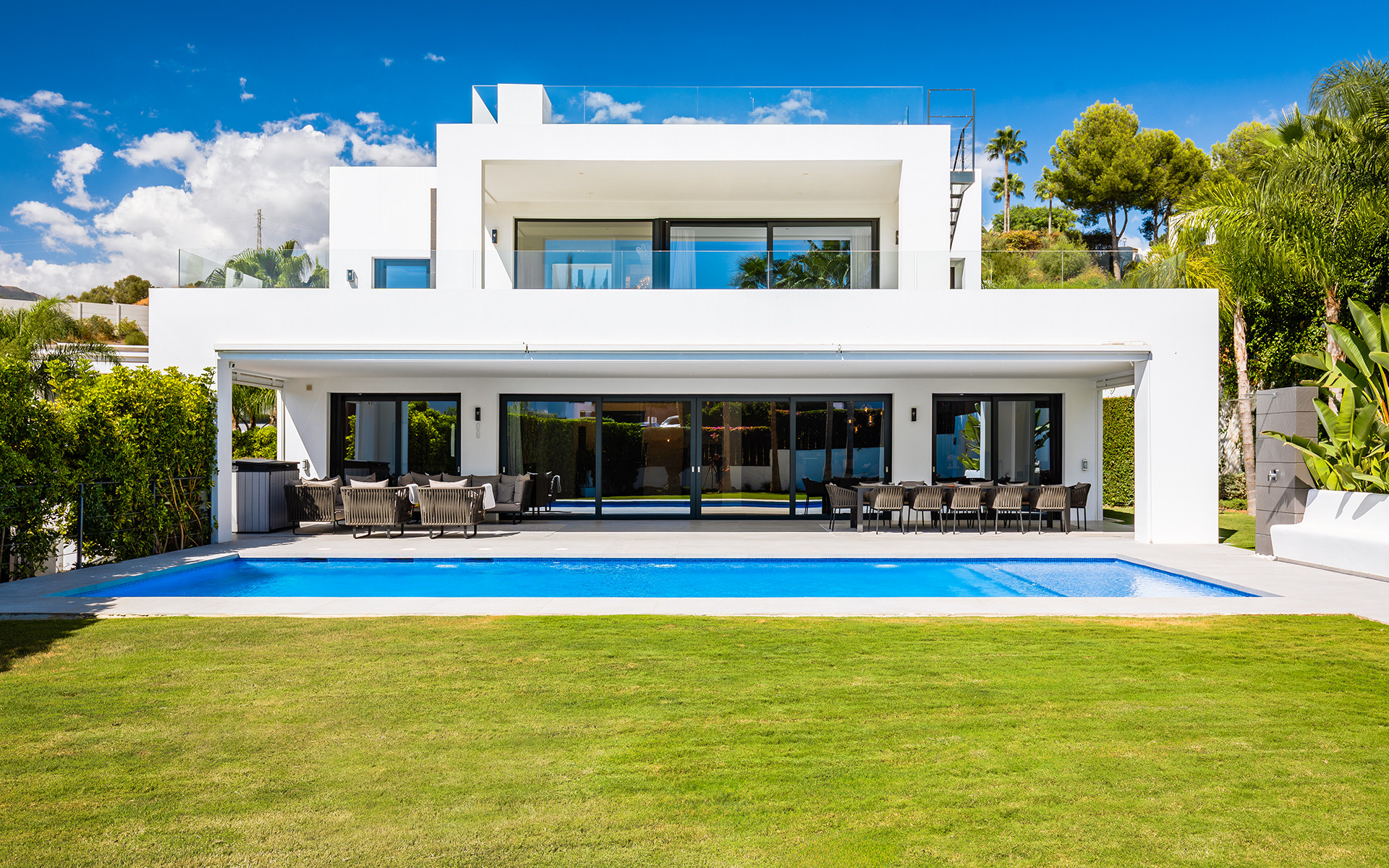 Βίλα προς πώληση σε Nueva Andalucia, Marbella