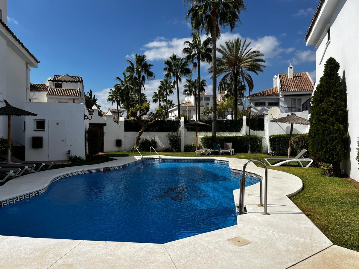 Casa Adosada en venta en Nueva Andalucía, Marbella