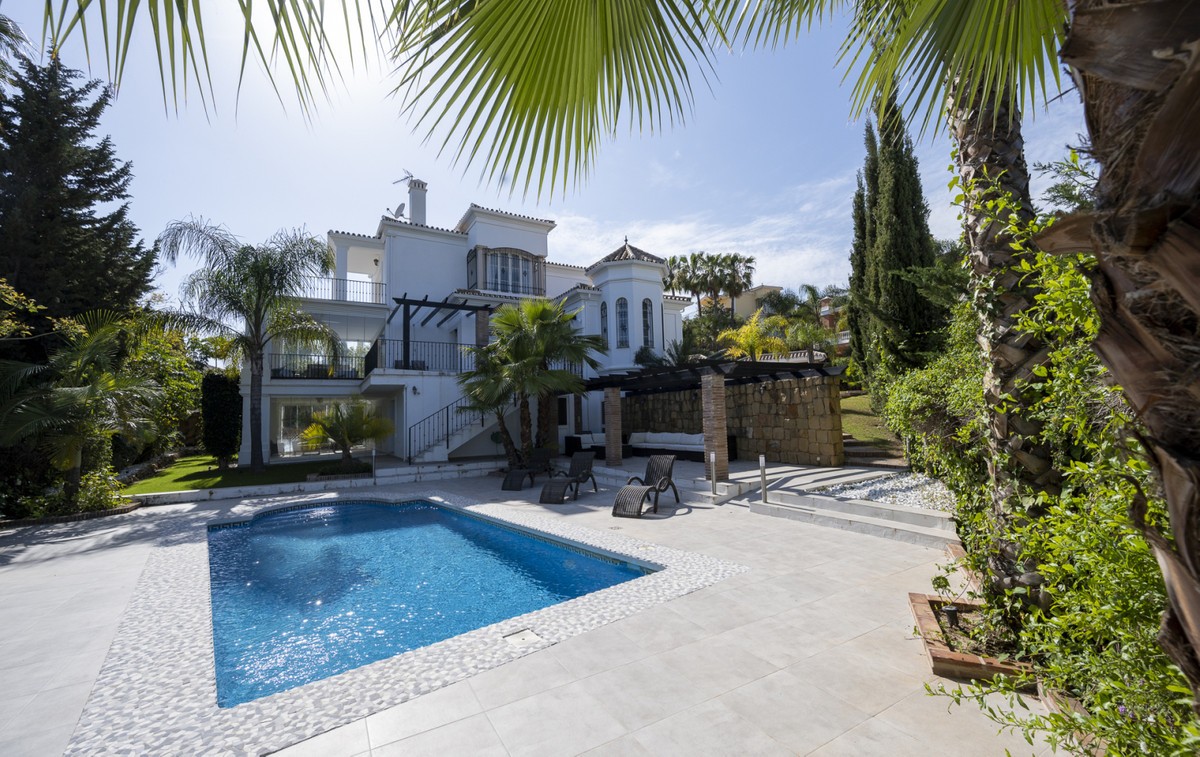 Βίλα προς πώληση σε Nueva Andalucia, Marbella