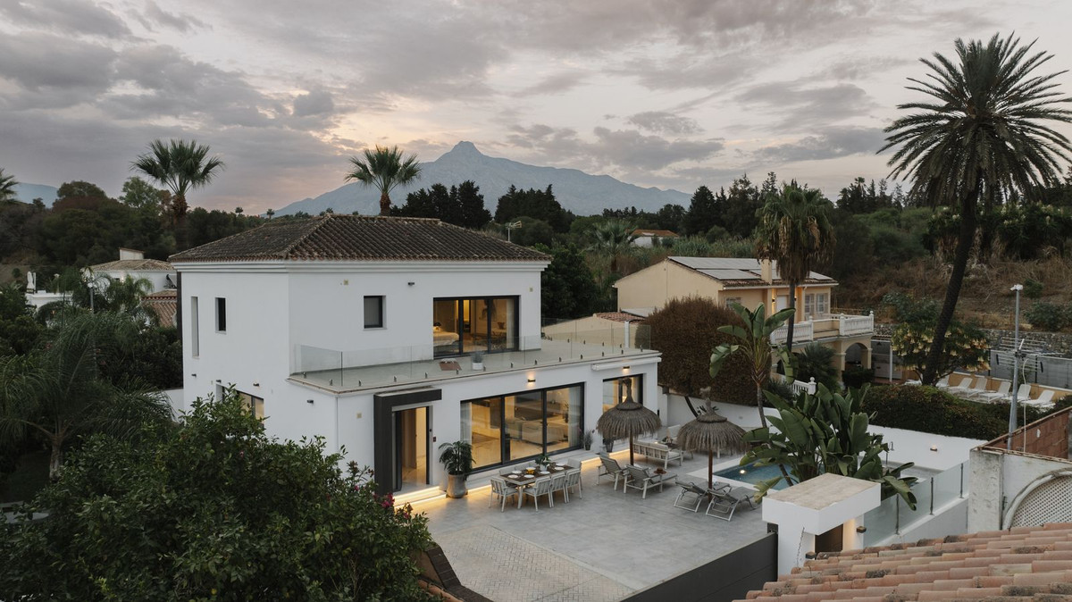 Villa for Sale in Nueva Andalucia, Marbella