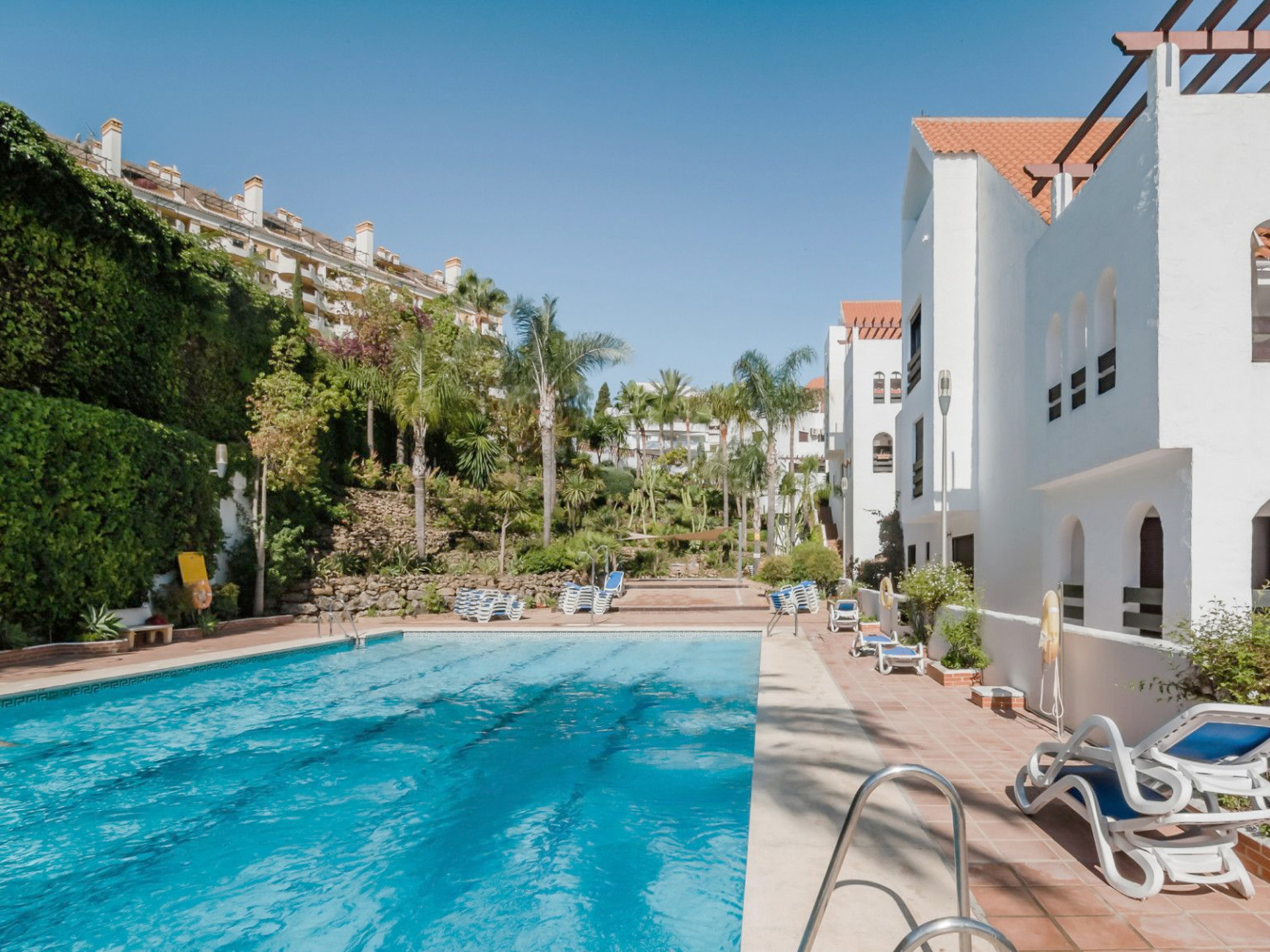 Piso en venta en Nueva Andalucía, Marbella
