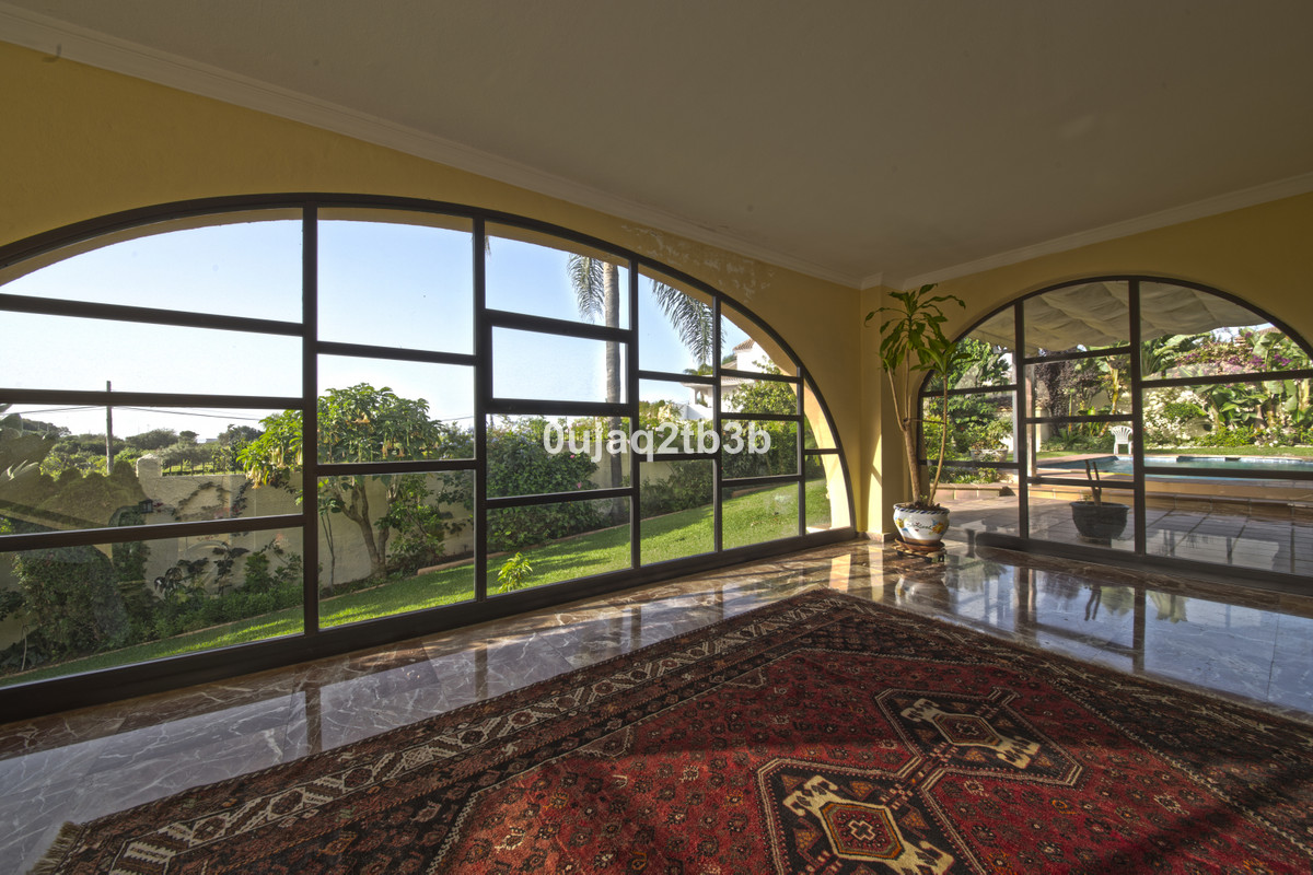 5 Bedroom Villa in Estepona