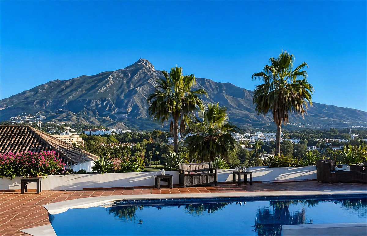 Villa zum Verkauf in Nueva Andalucia, Marbella