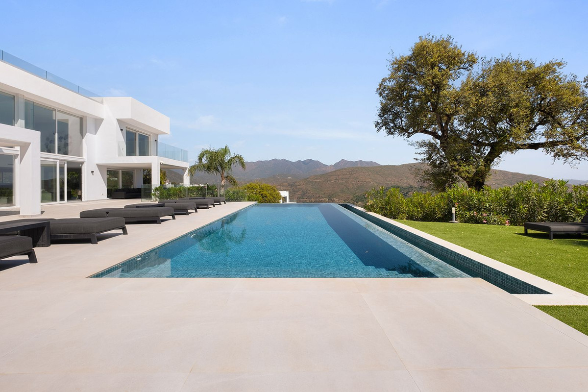 Casa en venta en La Mairena, Marbella