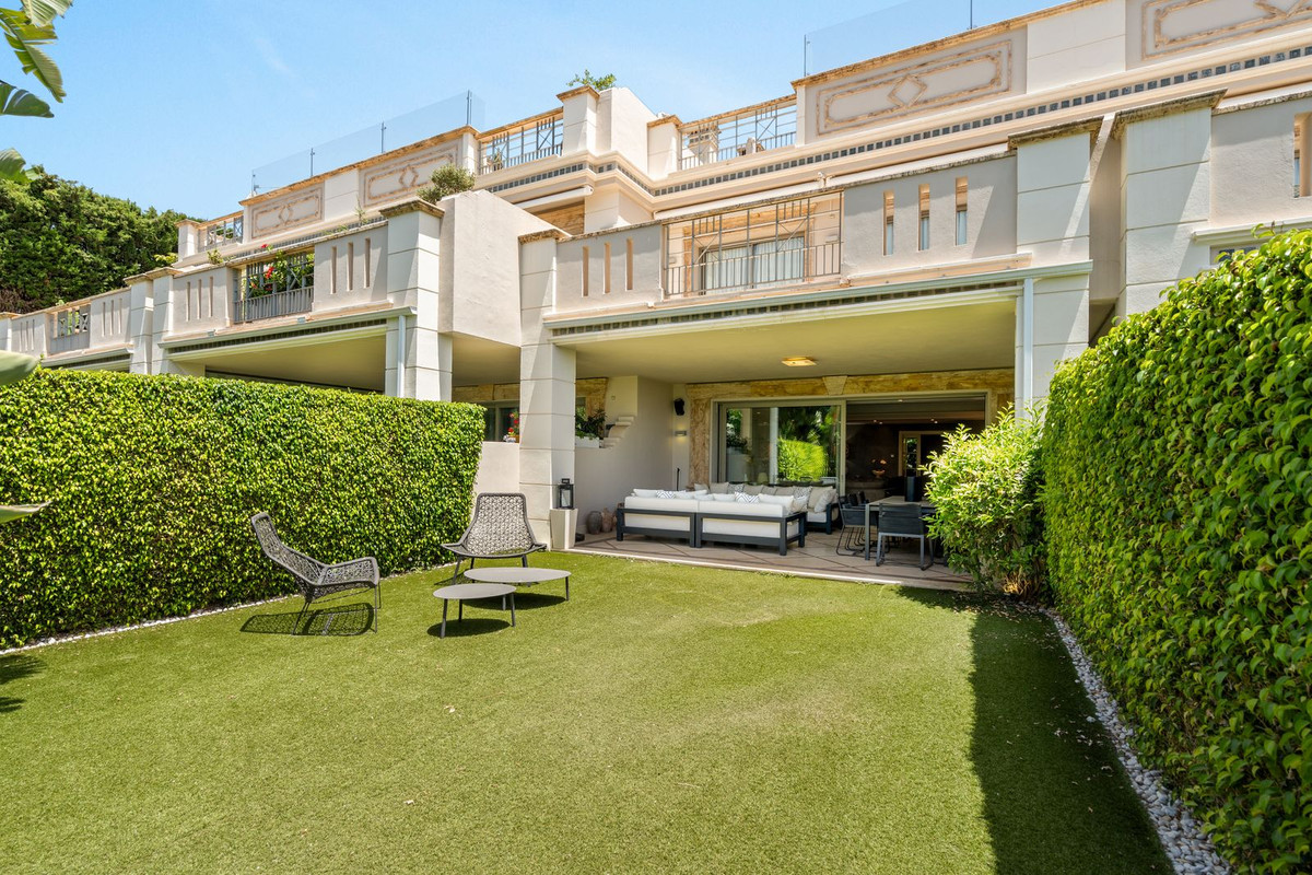 Редова къща за продажба в Sierra Blanca, Marbella