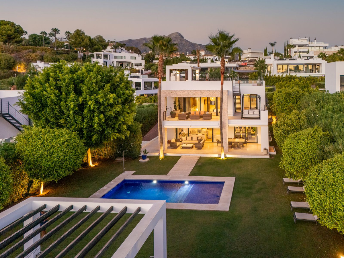 Villa zum Verkauf in Nueva Andalucia, Marbella