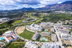 3 Bedroom Apartment in Estepona - Photo 6