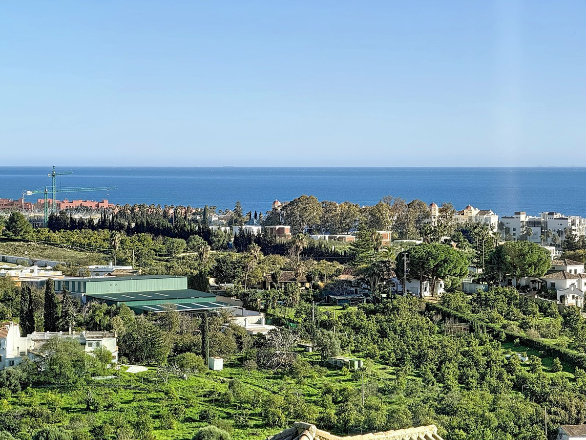 2 Bedroom Apartment in Estepona