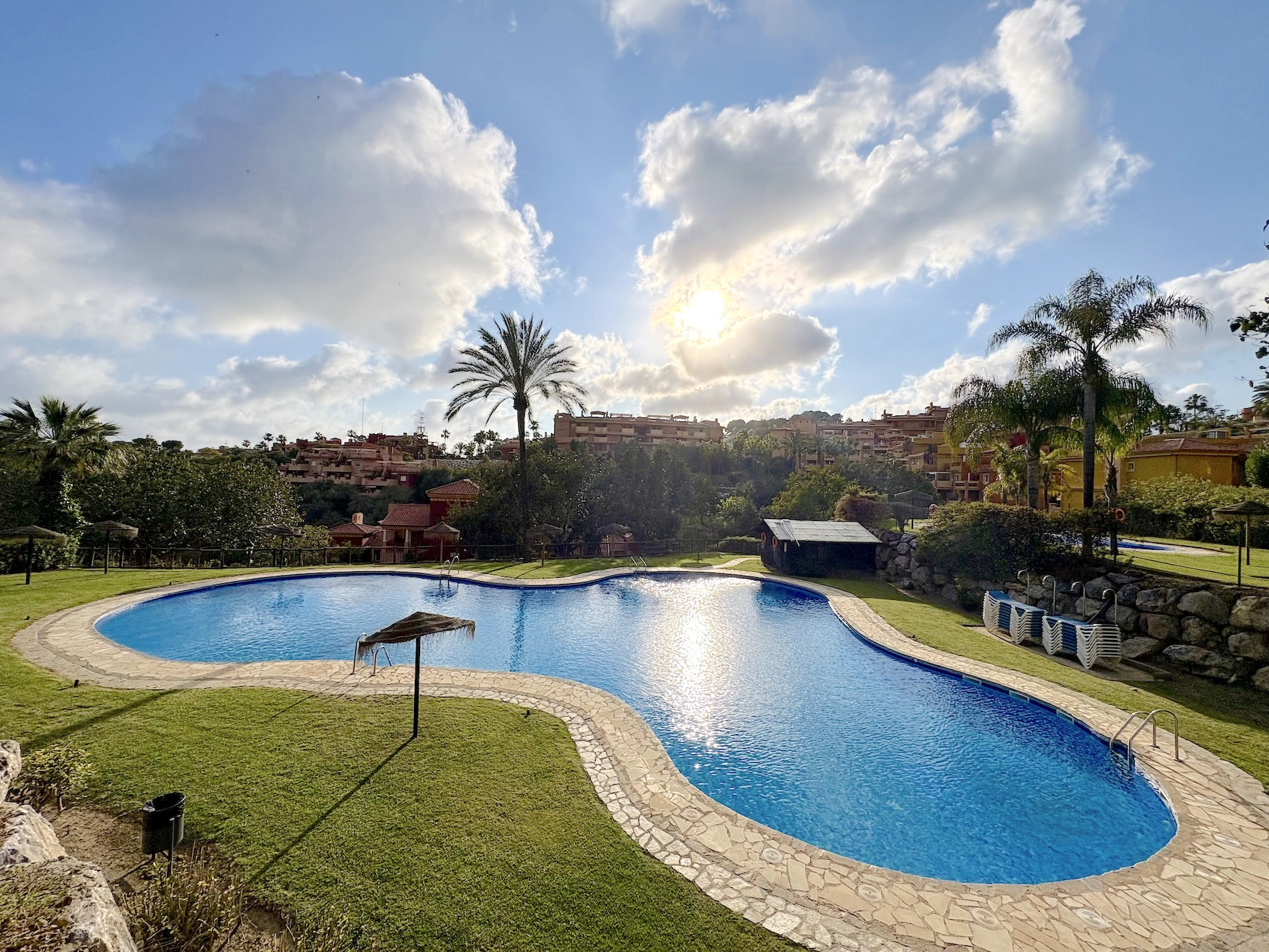 Lejlighed til salg i Las Chapas, Marbella