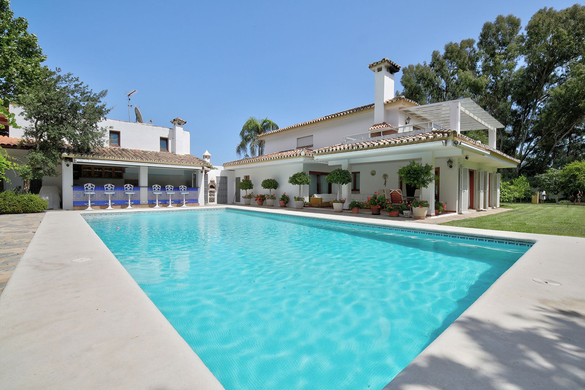 5 Bedroom Villa in Estepona
