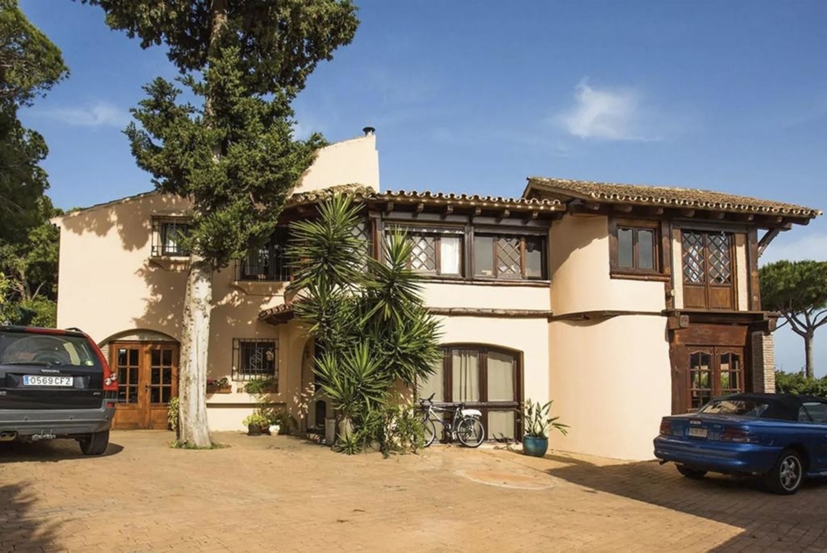 Villa for Sale in Artola, Marbella