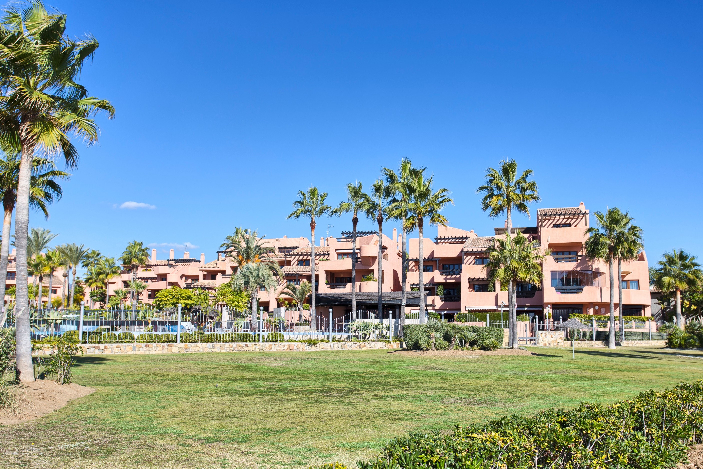 2 Bedroom Apartment in Estepona - Photo 4