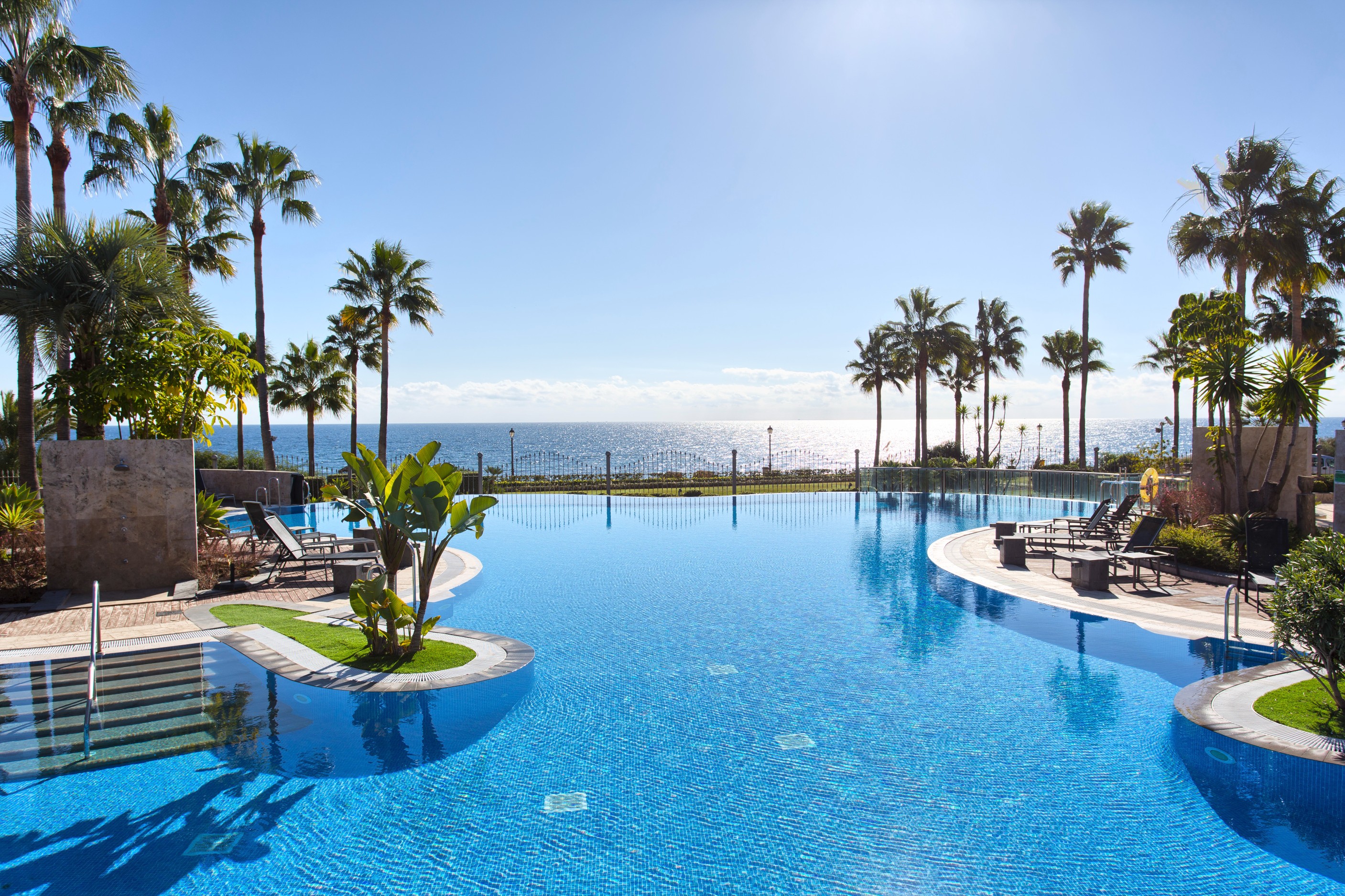 2 Bedroom Apartment in Estepona - Photo 2