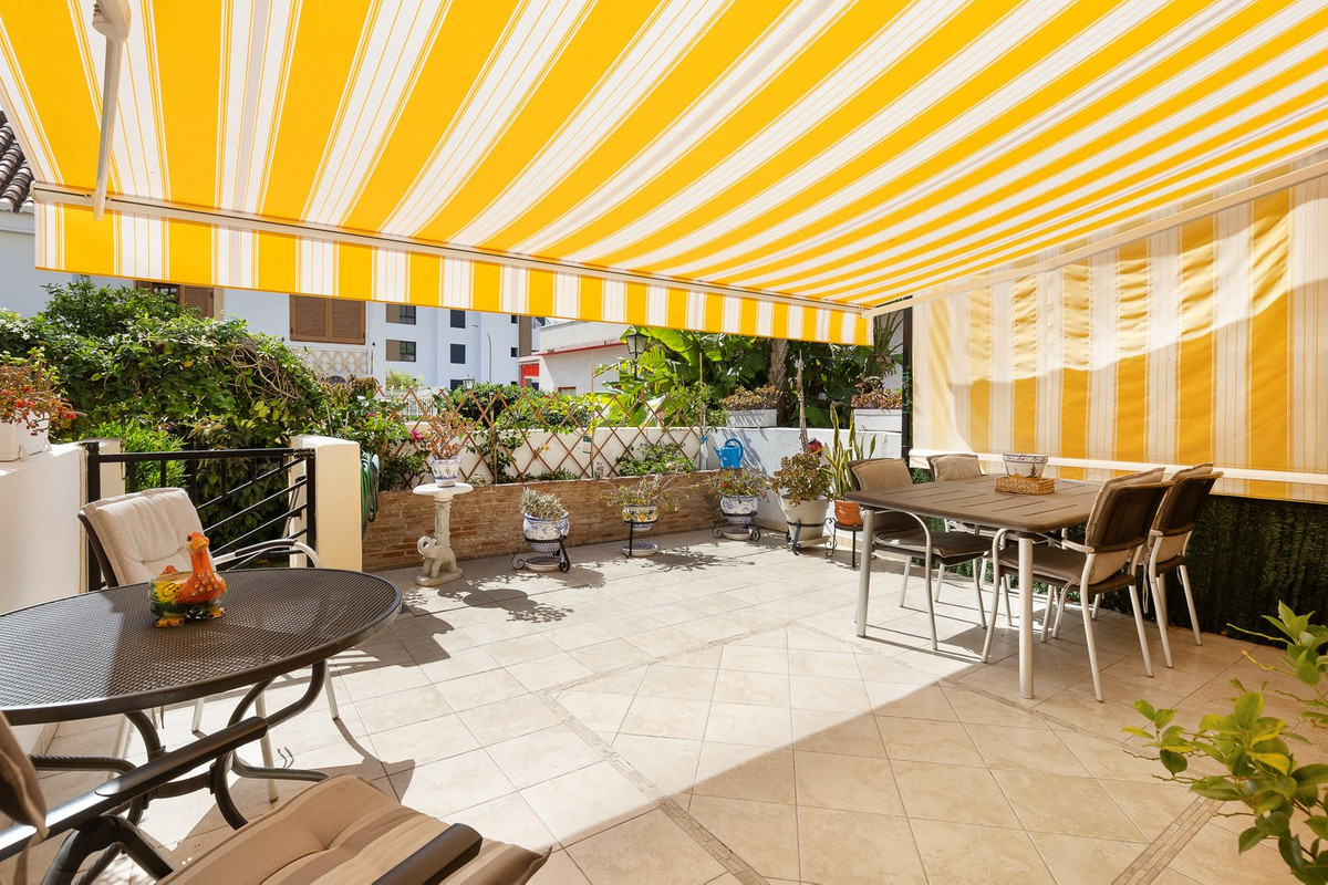 Rijwoning te koop in La Carihuela, Torremolinos