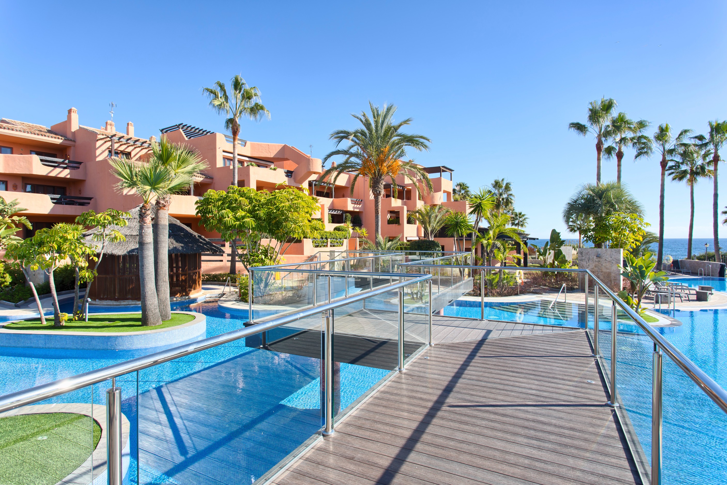 2 Bedroom Apartment in Estepona - Photo 3