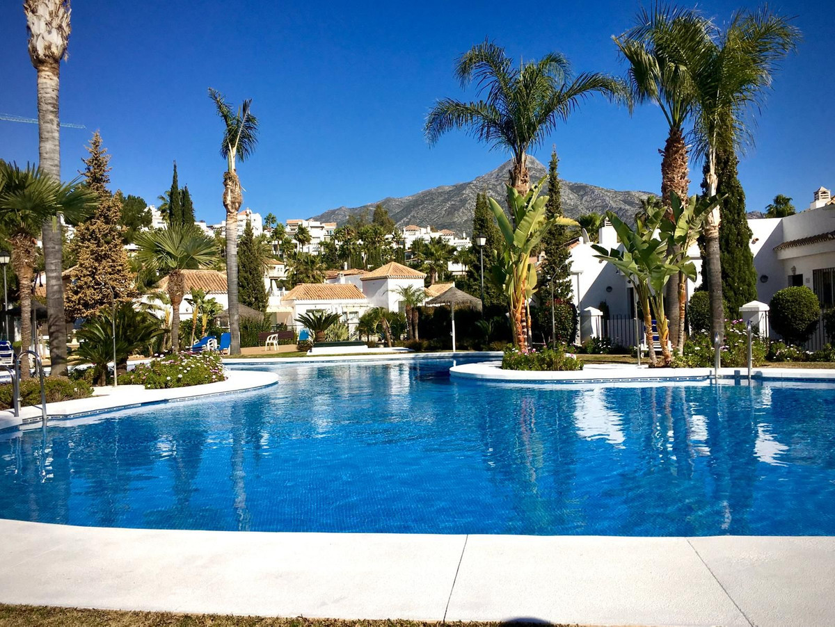 Апартамент за продажба в Nueva Andalucia, Marbella