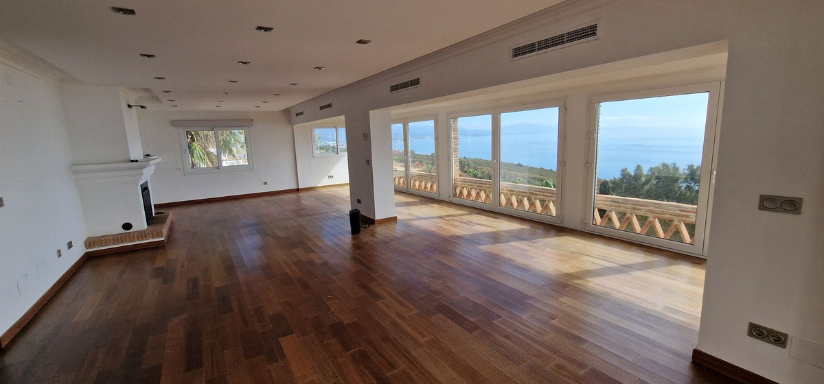 Huvila myytävänä kohteessa Manilva