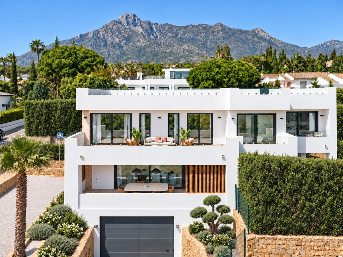 Вила за продажба в Nagueles, Marbella