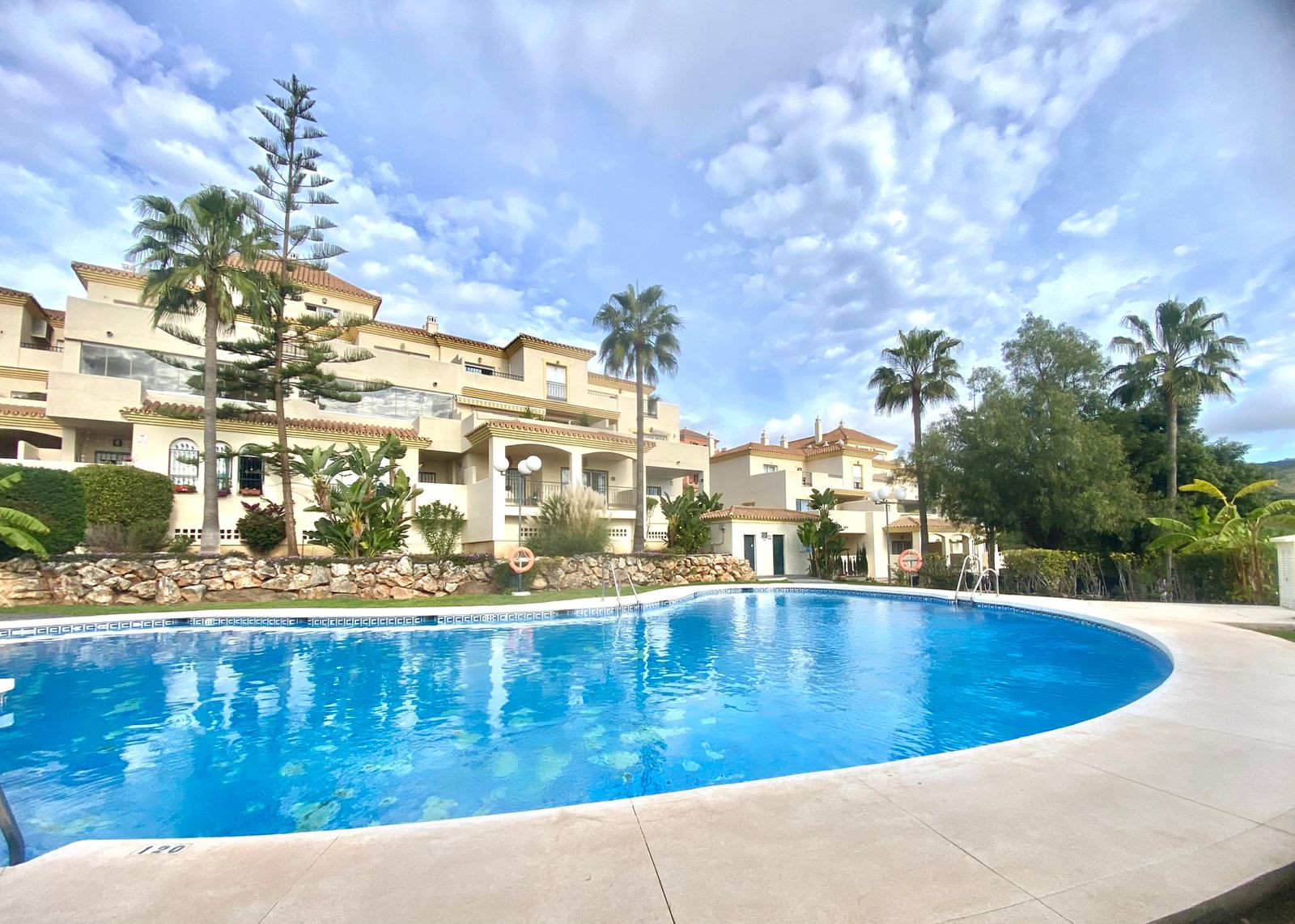 Редова къща за продажба в Elviria, Marbella