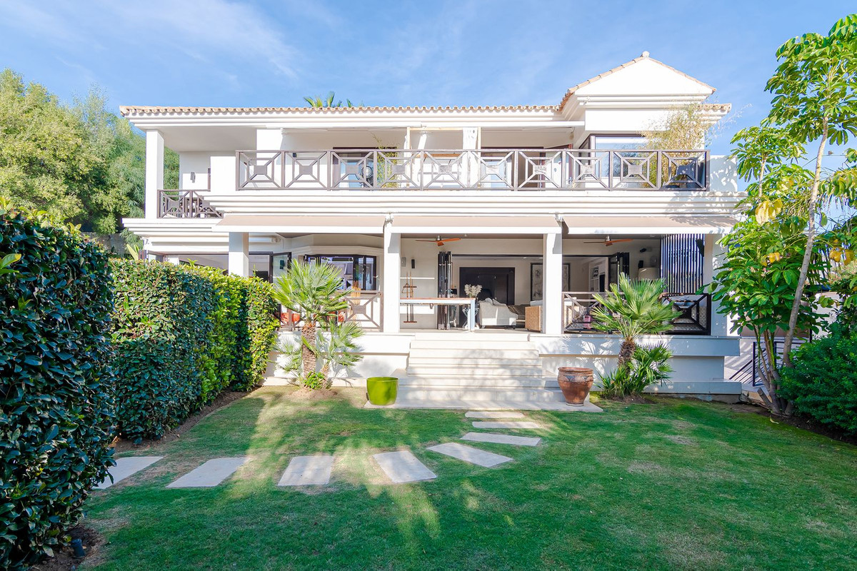 Villa til salg i Nueva Andalucia, Marbella