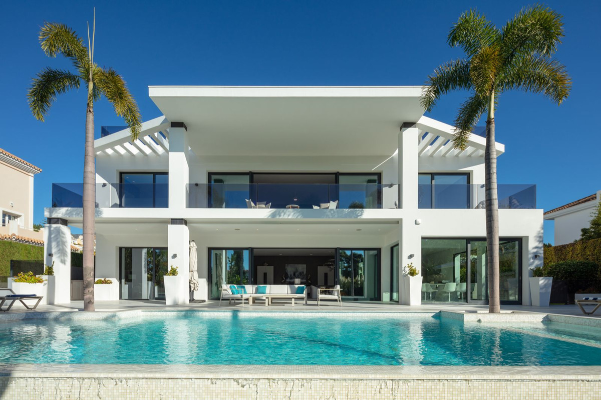 Вила за продажба в Nueva Andalucia, Marbella