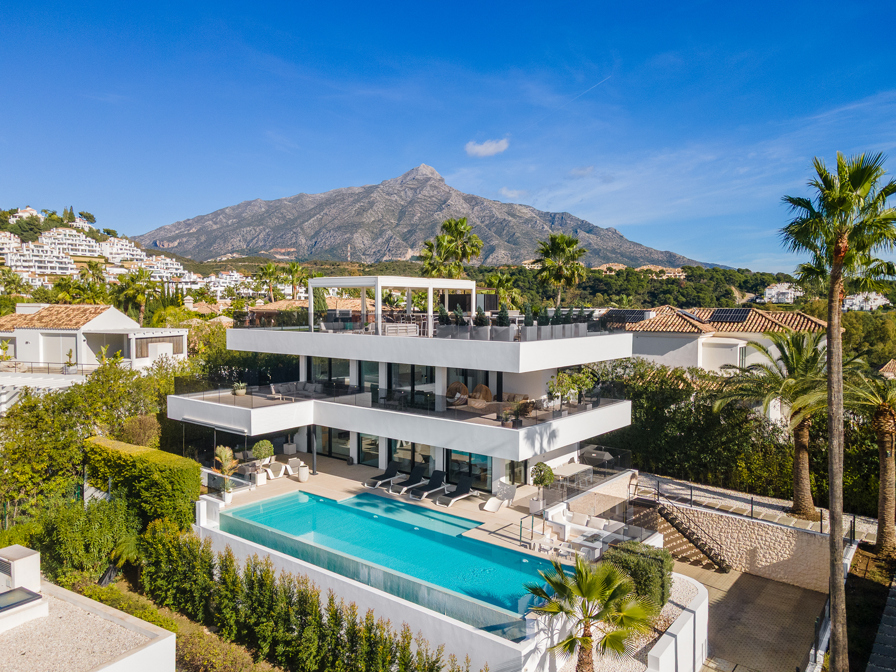 Huvila myytävänä kohteessa Nueva Andalucia, Marbella