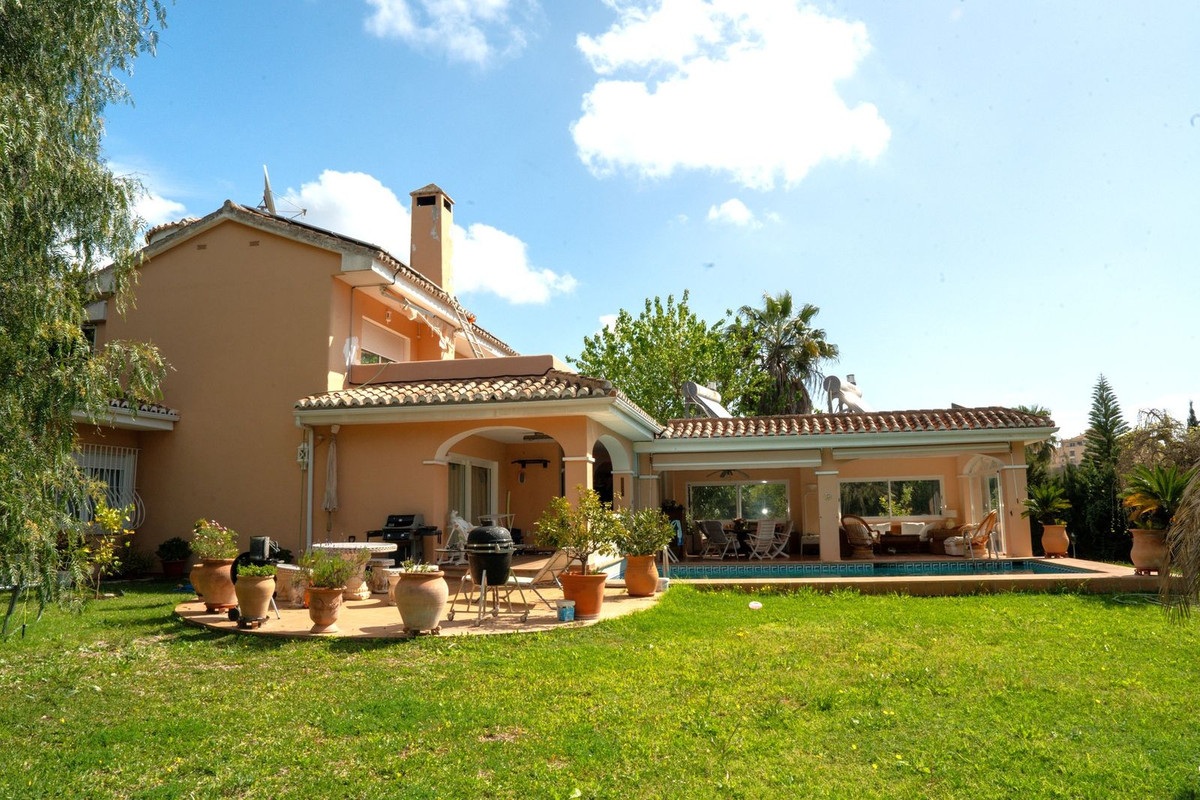 Βίλα προς πώληση σε Elviria, Marbella