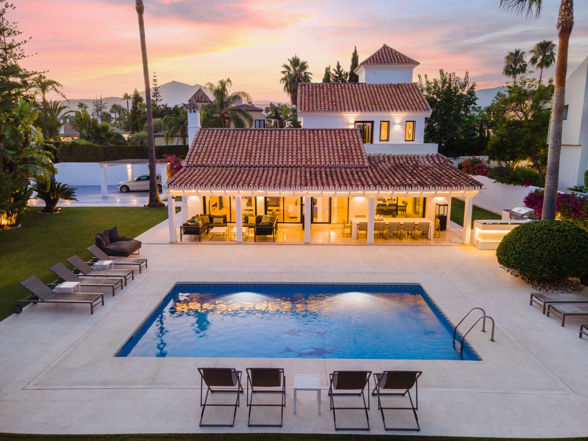 Βίλα προς πώληση σε Nueva Andalucia, Marbella