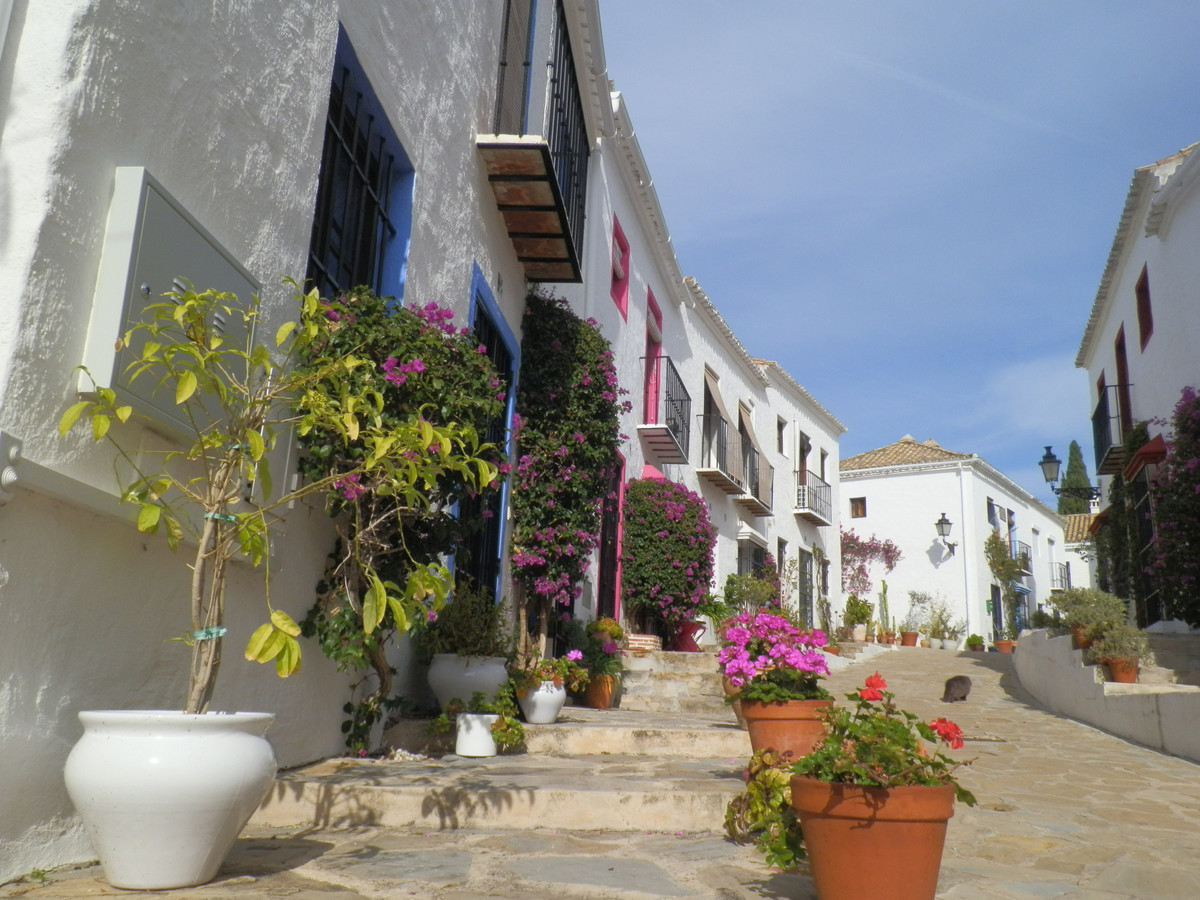 2 Bedroom Townhouse in Marbella