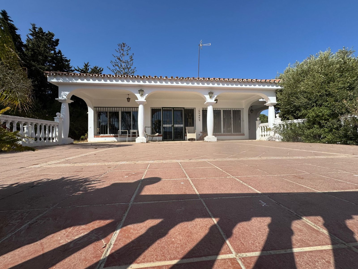 5 Bedroom Villa in Estepona
