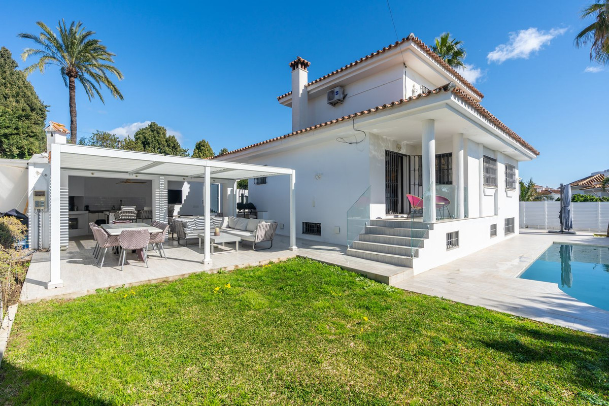 Villa for Sale in Atalaya, Estepona