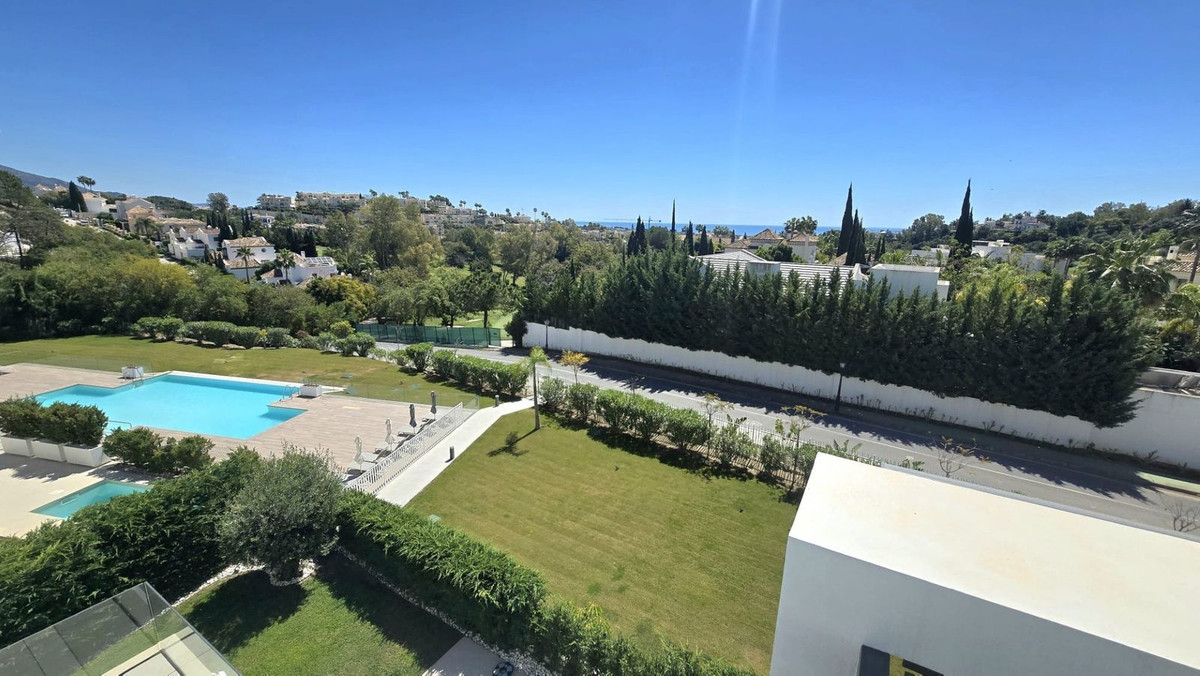2 Bedroom Apartment in Benahavis