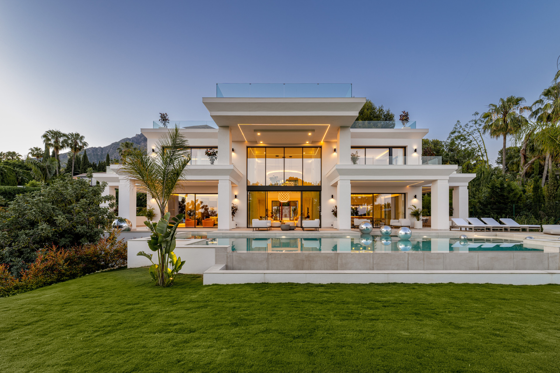 Villa til salg i Sierra Blanca, Marbella