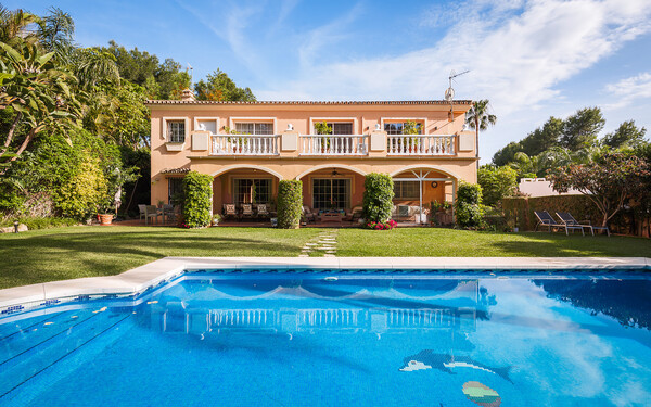 5-bed property for sale in Nueva Andalucia
