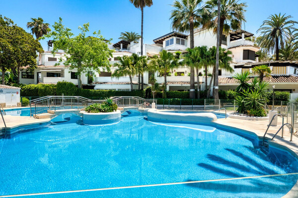 3 dorm. propiedad en alquiler en Elviria