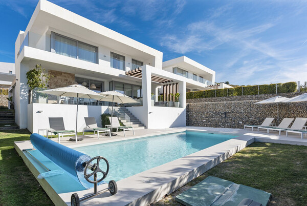 6-bed property for rent in Elviria